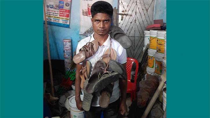 সাতক্ষীরার তালায় সন্ত্রাসী ও চাঁদাবাজকে ধরে পুলিশে দিল জনতা সাতক্ষীরার তালায় সন্ত্রাসী ও চাঁদাবাজকে ধরে পুলিশে দিল জনতা
