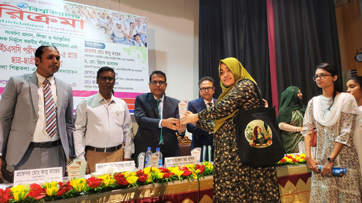 ময়মনসিংহ বিভাগে এইচএসসিতে জিপিএ-৫ প্রাপ্তদের সংবর্ধনা ময়মনসিংহ বিভাগে এইচএসসিতে জিপিএ-৫ প্রাপ্তদের সংবর্ধনা