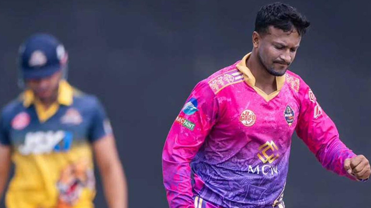 কানাডায় আক্রমণের শিকার সাকিব কানাডায় আক্রমণের শিকার সাকিব