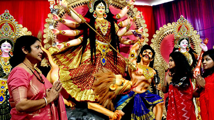 ষষ্ঠী পূজা দিয়ে শারদীয় দুর্গোৎসব শুরু ষষ্ঠী পূজা দিয়ে শারদীয় দুর্গোৎসব শুরু