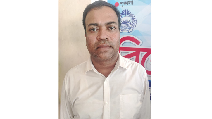 হাটহাজারীতে কৃষকলীগের নেতা গ্রেফতার হাটহাজারীতে কৃষকলীগের নেতা গ্রেফতার