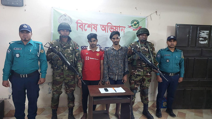 কর্ণফুলীতে যাত্রী সেজে সিএনজি ছিনতাইকালে গ্রেপ্তার ২ কর্ণফুলীতে যাত্রী সেজে সিএনজি ছিনতাইকালে গ্রেপ্তার ২