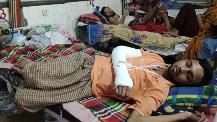 লবণ চাষের জমি নিয়ে বিরোধ, স্কুল শিক্ষকসহ ছেলেকে মারধর লবণ চাষের জমি নিয়ে বিরোধ, স্কুল শিক্ষকসহ ছেলেকে মারধর