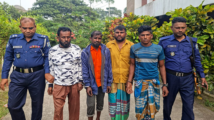 মেঘনায় ড্রেজারসহ বাল্কহেড জব্দ, গ্রেপ্তার ৪ মেঘনায় ড্রেজারসহ বাল্কহেড জব্দ, গ্রেপ্তার ৪