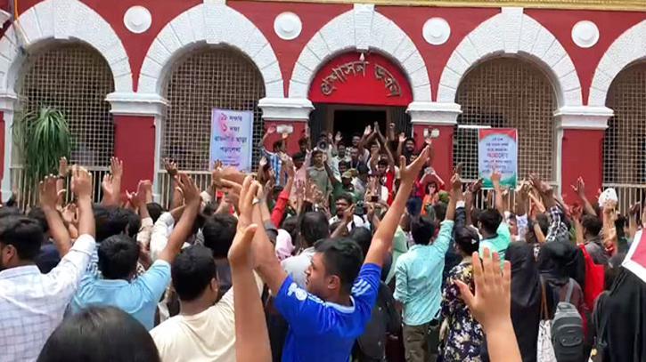 পাঁচ দিনেও রাজশাহী কলেজে যোগ দেননি নতুন অধ্যক্ষ