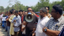 মানসিক ভারসাম্যহীন বৃদ্ধকে লাথি মারা চেয়ারম্যানের অপসারণ দাবিতে ইউপি কার্যালয়ে তালা