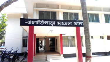 বাগাতিপাড়ায় ফিল্মি স্টাইলে যাত্রীবেসে ভ্যান ছিনতাই