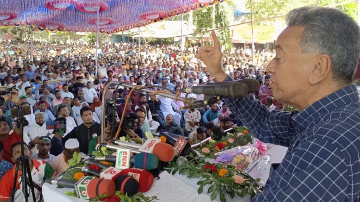বিএনপি নেতাকর্মীরা জ্বলে পুড়ে খাঁটি সোনায় পরিণত হয়েছে: আমীর খসরু বিএনপি নেতাকর্মীরা জ্বলে পুড়ে খাঁটি সোনায় পরিণত হয়েছে: আমীর খসরু