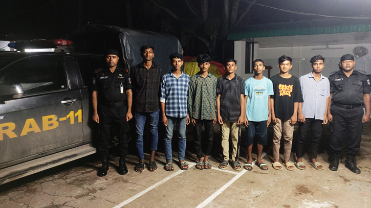 কুমিল্লায় অস্ত্রসহ কিশোর গ্যাংয়ের ৭ সদস্য গ্রেপ্তার কুমিল্লায় অস্ত্রসহ কিশোর গ্যাংয়ের ৭ সদস্য গ্রেপ্তার