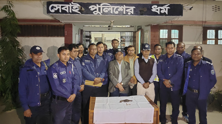 নীলফামারীতে ৩ রাউন্ড গুলিসহ রিভলভার উদ্ধার নীলফামারীতে ৩ রাউন্ড গুলিসহ রিভলভার উদ্ধার