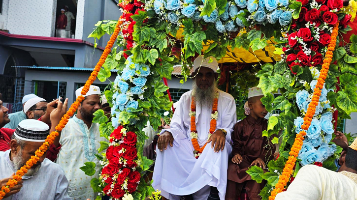 নাটোরে ইমামকে রাজকীয় বিদায় সংবর্ধনা নাটোরে ইমামকে রাজকীয় বিদায় সংবর্ধনা