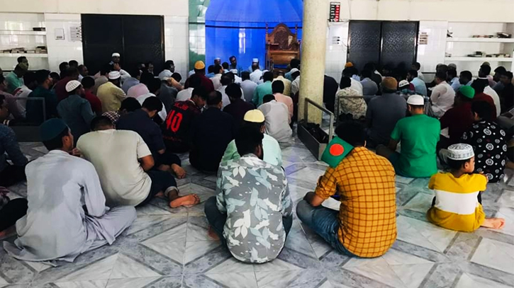 কোটা আন্দোলনে নিহতদের স্মরণে জবিতে দোয়া ও মাহফিল কোটা আন্দোলনে নিহতদের স্মরণে জবিতে দোয়া ও মাহফিল