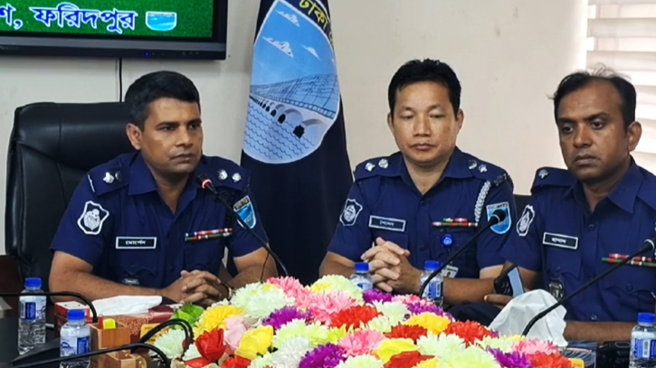 সাম্প্রতিক বিভিন্ন বিষয়ে ফরিদপুর পুলিশের জরুরি প্রেস ব্রিফিং সাম্প্রতিক বিভিন্ন বিষয়ে ফরিদপুর পুলিশের জরুরি প্রেস ব্রিফিং
