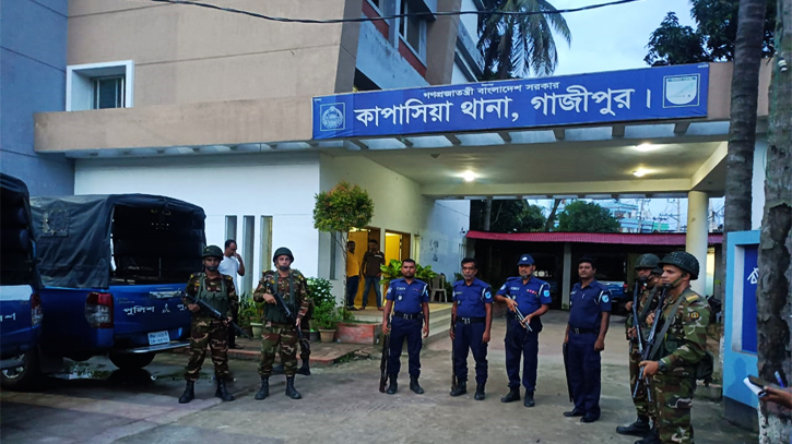 গাজীপুরে ৯ থানার কার্যক্রম শুরু, কাটেনি আতঙ্ক গাজীপুরে ৯ থানার কার্যক্রম শুরু, কাটেনি আতঙ্ক