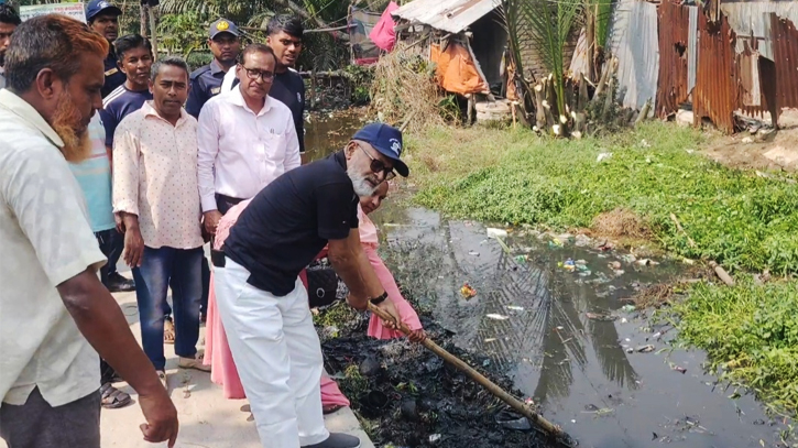 দখল-দূষণে অস্তিত্ব সংকটে থাকা সরকারী খালের পরিচ্ছন্নতা শুরু দখল-দূষণে অস্তিত্ব সংকটে থাকা সরকারী খালের পরিচ্ছন্নতা শুরু