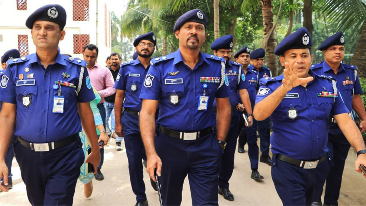 ঢাকা জেলার নবনিযুক্ত পুলিশ সুপার হলেন আহম্মদ মুঈদ ঢাকা জেলার নবনিযুক্ত পুলিশ সুপার হলেন আহম্মদ মুঈদ