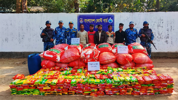 টেকনাফে শাহপরীর দ্বীপ ও বরইতলী ঘাটে অভিযানে খাদ্যপণ্যসহ আটক ৬ টেকনাফে শাহপরীর দ্বীপ ও বরইতলী ঘাটে অভিযানে খাদ্যপণ্যসহ আটক ৬