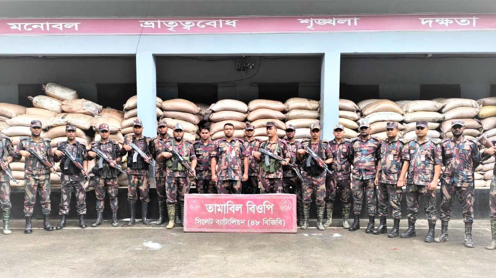 সিলেট সীমান্তে পৌনে ১ কোটি টাকার চিনি-চা পাতা জব্দ সিলেট সীমান্তে পৌনে ১ কোটি টাকার চিনি-চা পাতা জব্দ