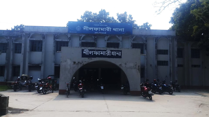 পুলিশকে হত্যার দায়ে ডিমলায় সেচ্ছাসেবকদলের সদস্য আটক পুলিশকে হত্যার দায়ে ডিমলায় সেচ্ছাসেবকদলের সদস্য আটক