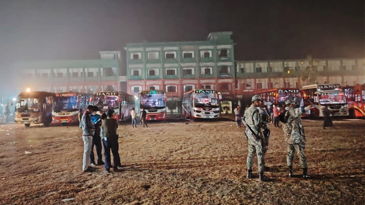 ভাসানচরের উদ্দেশ্যে ক্যাম্প ছাড়ল ১২৫০ রোহিঙ্গা ভাসানচরের উদ্দেশ্যে ক্যাম্প ছাড়ল ১২৫০ রোহিঙ্গা