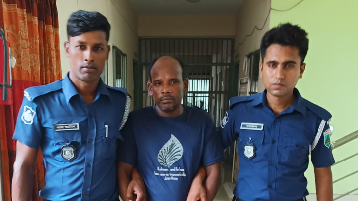 নাটোরে আওয়ামী লীগ নেতা হত্যা মামলার পলাতক আসামি গ্রেপ্তার নাটোরে আওয়ামী লীগ নেতা হত্যা মামলার পলাতক আসামি গ্রেপ্তার
