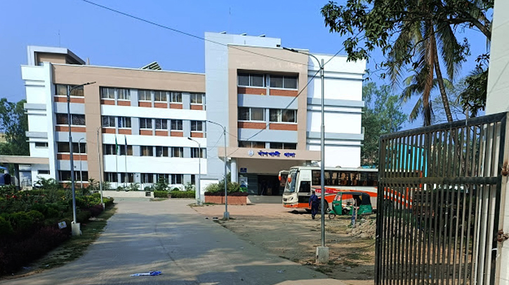 আত্মগোপনে বাঁশখালীর ১০ ইউপি চেয়ারম্যান, ভুক্তভোগী সাধারণ মানুষ আত্মগোপনে বাঁশখালীর ১০ ইউপি চেয়ারম্যান, ভুক্তভোগী সাধারণ মানুষ