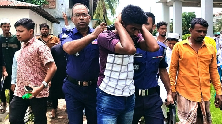 শিক্ষার্থী অপহরণের সময় অপহরণকারী আটক শিক্ষার্থী অপহরণের সময় অপহরণকারী আটক