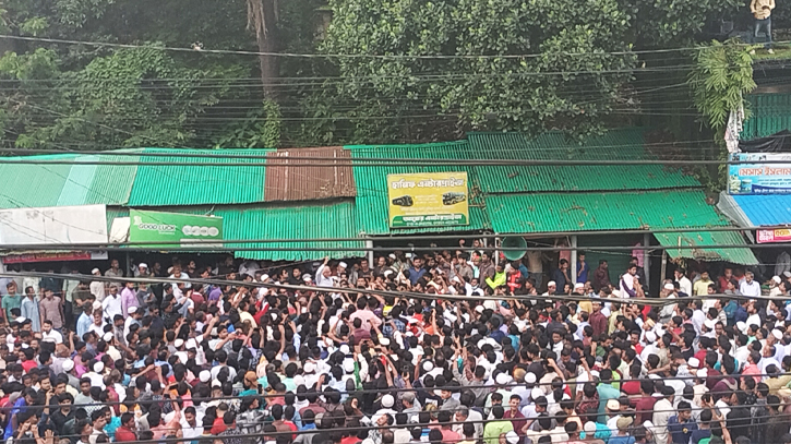 উখিয়ার গণ-সমাবেশে হাজারো মানুষ, কয়েক ঘন্টা যান চলাচল বন্ধ উখিয়ার গণ-সমাবেশে হাজারো মানুষ, কয়েক ঘন্টা যান চলাচল বন্ধ