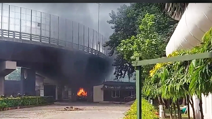 বিটিভির ক্যান্টিন, রিসিপশন ও গাড়িতে আগুন বিটিভির ক্যান্টিন, রিসিপশন ও গাড়িতে আগুন