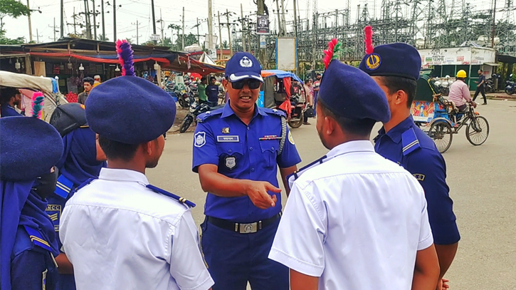 পটুয়াখালীতে পুনরায় পুলিশের কার্যক্রম শুরু পটুয়াখালীতে পুনরায় পুলিশের কার্যক্রম শুরু