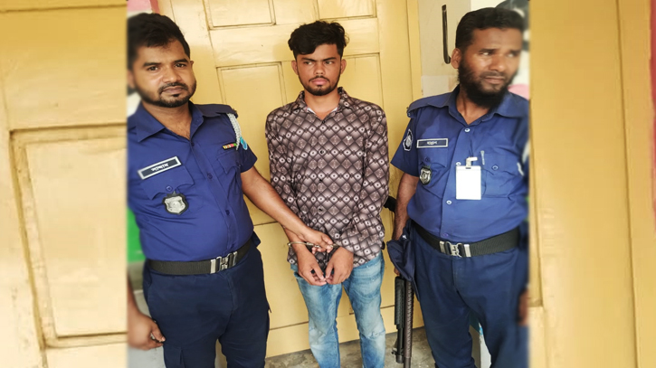 নির্বাচনে জালভোট দিতে যাওয়ায় যুবকের ৬ মাসের কারাদণ্ড নির্বাচনে জালভোট দিতে যাওয়ায় যুবকের ৬ মাসের কারাদণ্ড