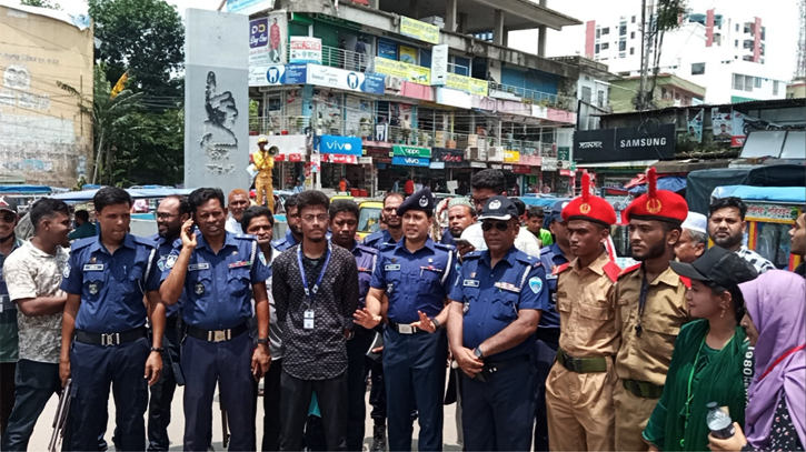 সেনাবাহিনীর সহযোগিতায় চাঁদপুরের ৮ থানার কার্যক্রম শুরু সেনাবাহিনীর সহযোগিতায় চাঁদপুরের ৮ থানার কার্যক্রম শুরু