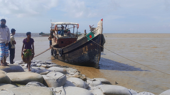 হাতিয়ায় ট্রলার ও স্পীডবোটের ভাড়ায় চলছে চাঁদা আদায় হাতিয়ায় ট্রলার ও স্পীডবোটের ভাড়ায় চলছে চাঁদা আদায়