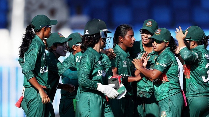 রাতে ইংল্যান্ডের বিপক্ষে মাঠে নামছে বাংলাদেশ রাতে ইংল্যান্ডের বিপক্ষে মাঠে নামছে বাংলাদেশ