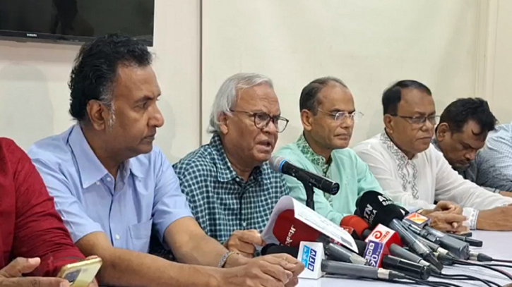 বিএনপির নাম ভাঙিয়ে অনেকেই অপতৎপরতা চালাচ্ছে: রিজভী বিএনপির নাম ভাঙিয়ে অনেকেই অপতৎপরতা চালাচ্ছে: রিজভী