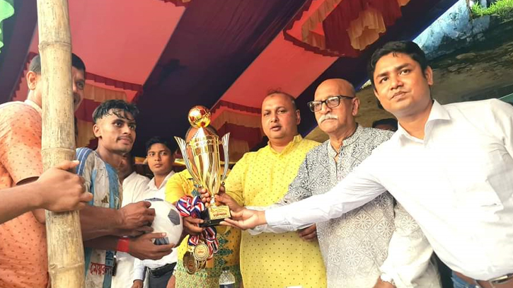 চকরিয়ায় অনূর্ধ্ব-১৭ বঙ্গবন্ধু গোল্ডকাপ ফুটবলে পৌরসভা চ্যাম্পিয়ন চকরিয়ায় অনূর্ধ্ব-১৭ বঙ্গবন্ধু গোল্ডকাপ ফুটবলে পৌরসভা চ্যাম্পিয়ন