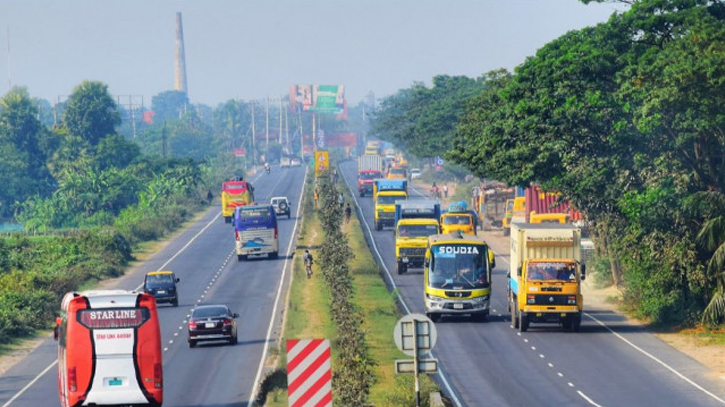 Two killed as truck hits van on Dhaka-Chattogram Highway Two killed as truck hits van on Dhaka-Chattogram Highway