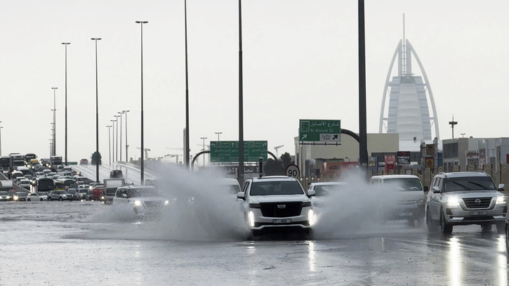 Heavy thunderstorms lashed the UAE