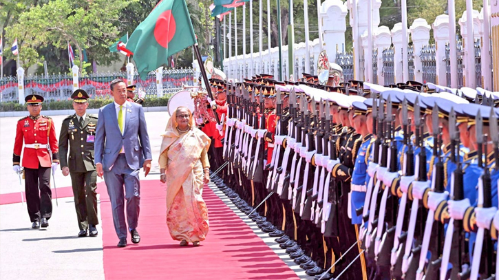 PM Hasina opens bilateral meeting with Thai premier Thavisin