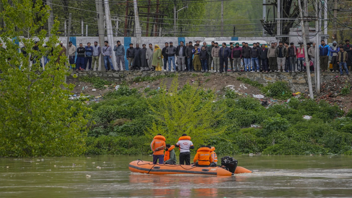 Rescuers search for 3 missing in Indian-controlled Kashmir