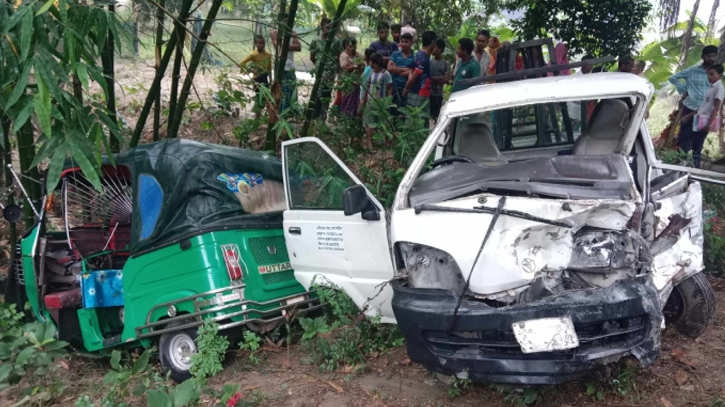 Autorickshaw -pickup collision leaves 2 dead in Sirajganj