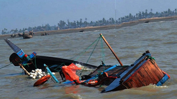 Fisherman died while fishing boat capsized in the river Meghna of Bhola