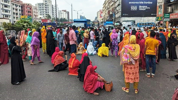 RMG workers’ demonstration disrupts traffic on Airport road RMG workers’ demonstration disrupts traffic on Airport road