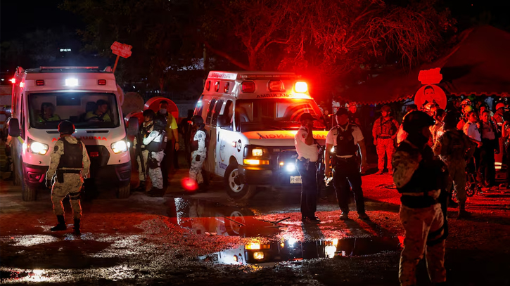 Four killed as stage collapses at Mexico rally Four killed as stage collapses at Mexico rally