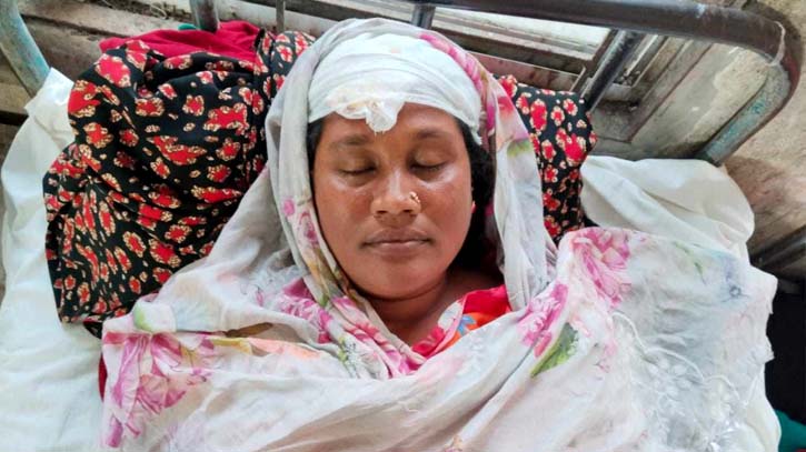 Female UP member attacked in Paikgacha : Case filed at Police Station Female UP member attacked in Paikgacha : Case filed at Police Station