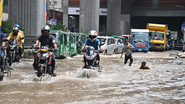 Submerged Dhaka roads 