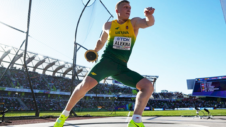 Alekna breaks 38-yr-old discus world record