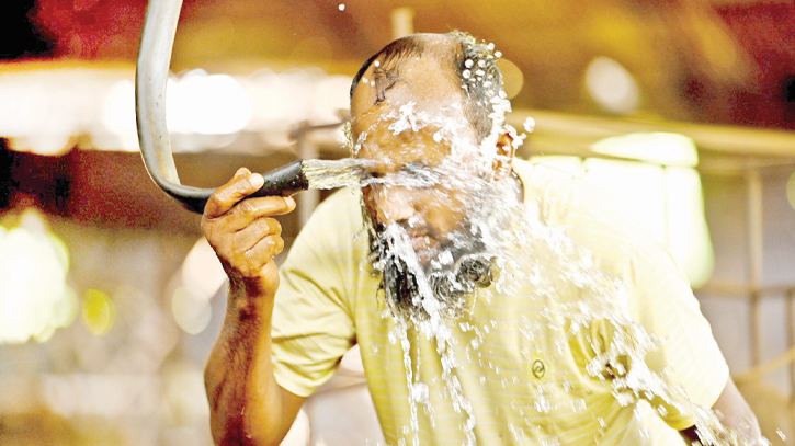 Working class bears brunt of intense heat Working class bears brunt of intense heat