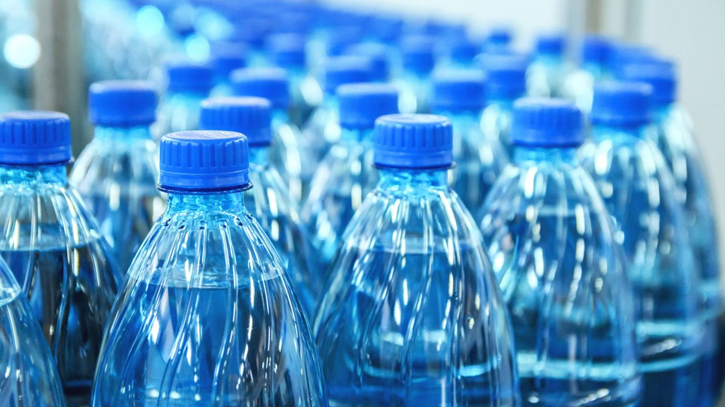 Health concerns mount over water in plastic bottles Health concerns mount over water in plastic bottles