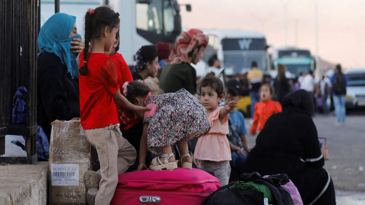 100,000 have fled Lebanon for Syria amid Israeli strikes 100,000 have fled Lebanon for Syria amid Israeli strikes